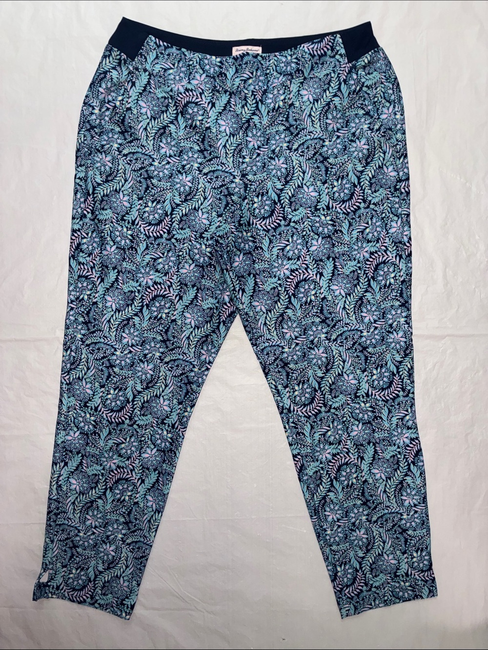 Tommy Bahama Floral Leaf Print Capri Leggings in Teal and Navy